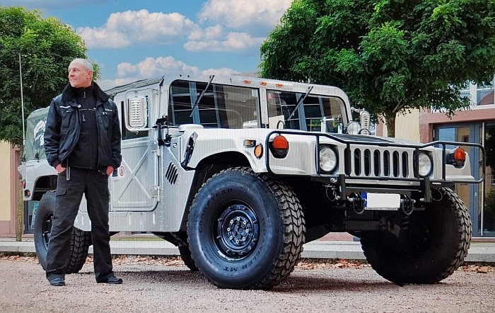 Der Meister mit Hummer H1